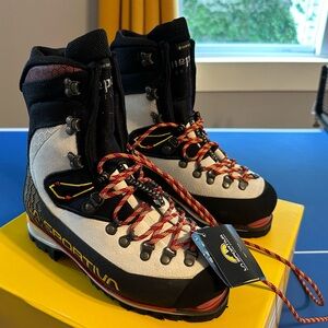 Nepal Cube GTX Mountaineering Boots - Women's size 38 1/2 USW 7 1/2